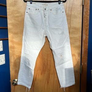 Levi Distressed White Wedgie Jean